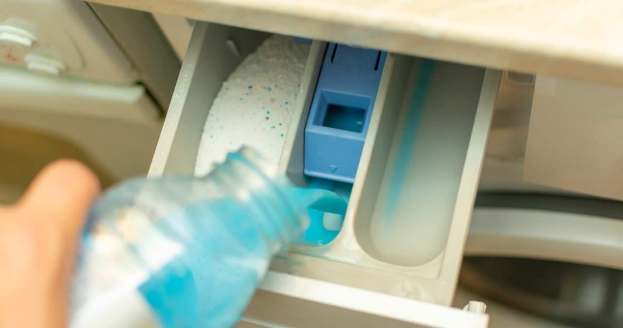 Ein Teil des Waschmaschinenfachs, dessen Zweck niemand kennt, das aber für gutes Waschergebnis notwendig ist