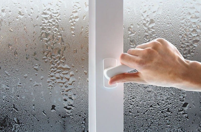 Zieht es an Ihrem Fenster oder beschlägt das Glas? Wie Sie die Ursache feststellen und was Sie dagegen tun können