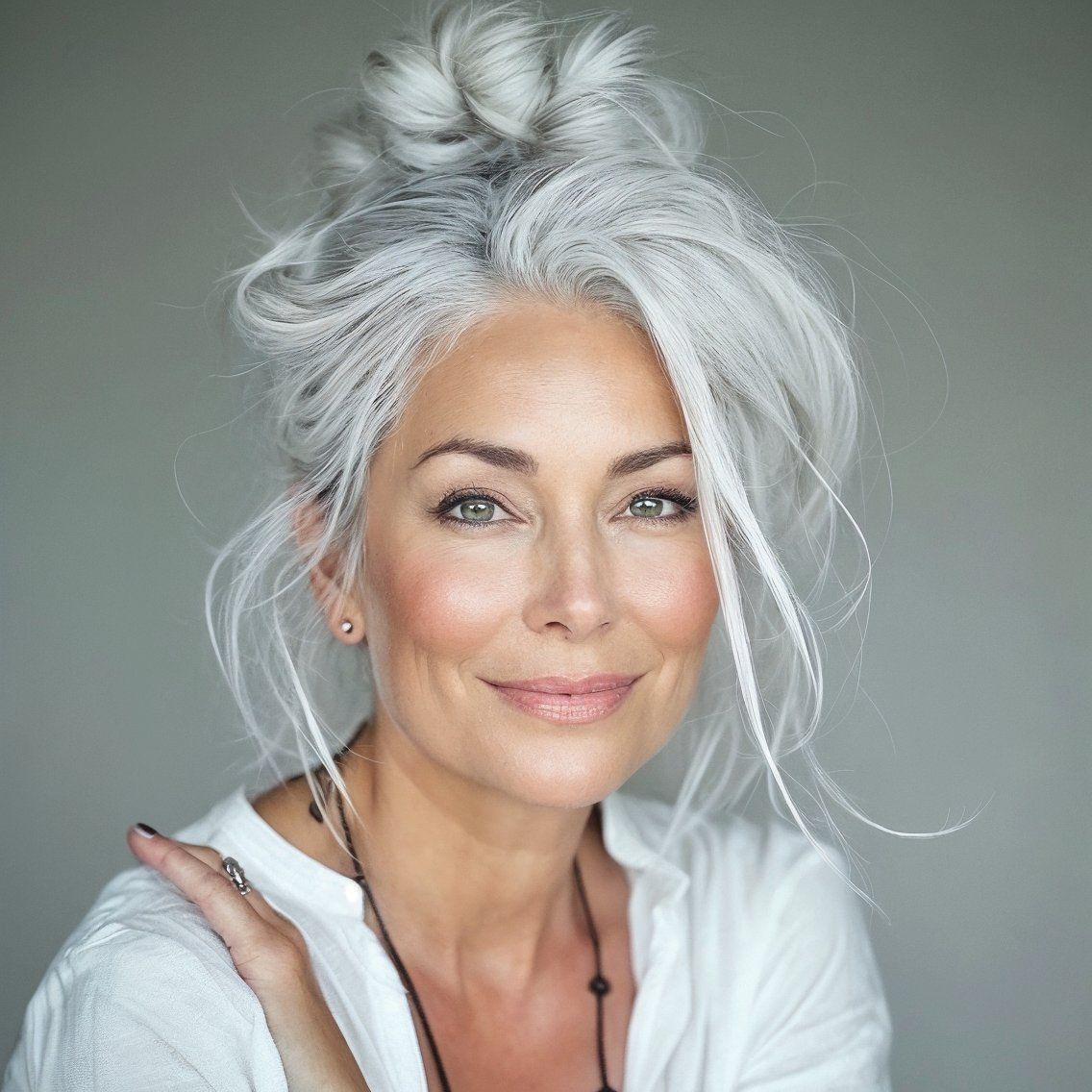 Die Anwendung von Natriumbikarbonat und Rosmarin auf grauen Haaren: Wozu dient es und wie wird es angewendet?