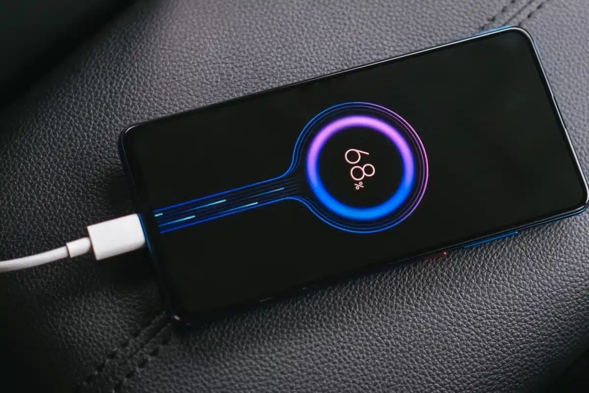 Warum ultraschnelles Laden nicht immer gut für Ihr Mobiltelefon ist (und wie Sie verstehen, was auf dem Ladegerät steht)