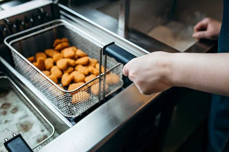 Ich bin Chefkoch und habe zu Hause eine Fritteuse mit Luftkühlung: Hier sind die 6 schnellsten Rezepte, die ich am häufigsten zubereite.