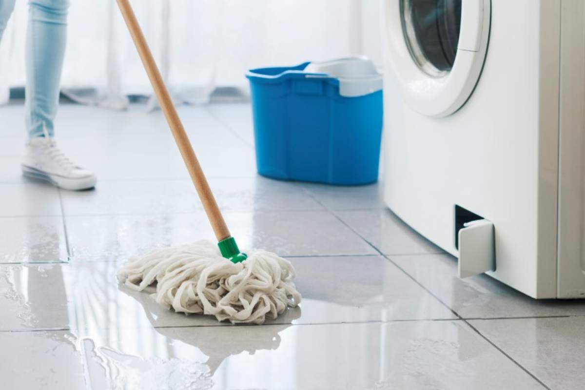 Blitzsaubere Fliesen: Mit diesen einfachen Zutaten zum strahlenden Glanz