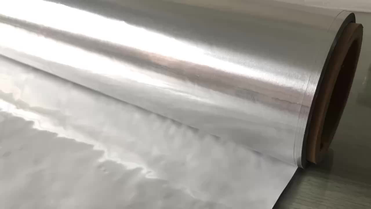 Legen Sie vor dem Schlafengehen Aluminiumfolie auf die Matratze: Sie werden den Unterschied schon am nächsten Morgen spüren