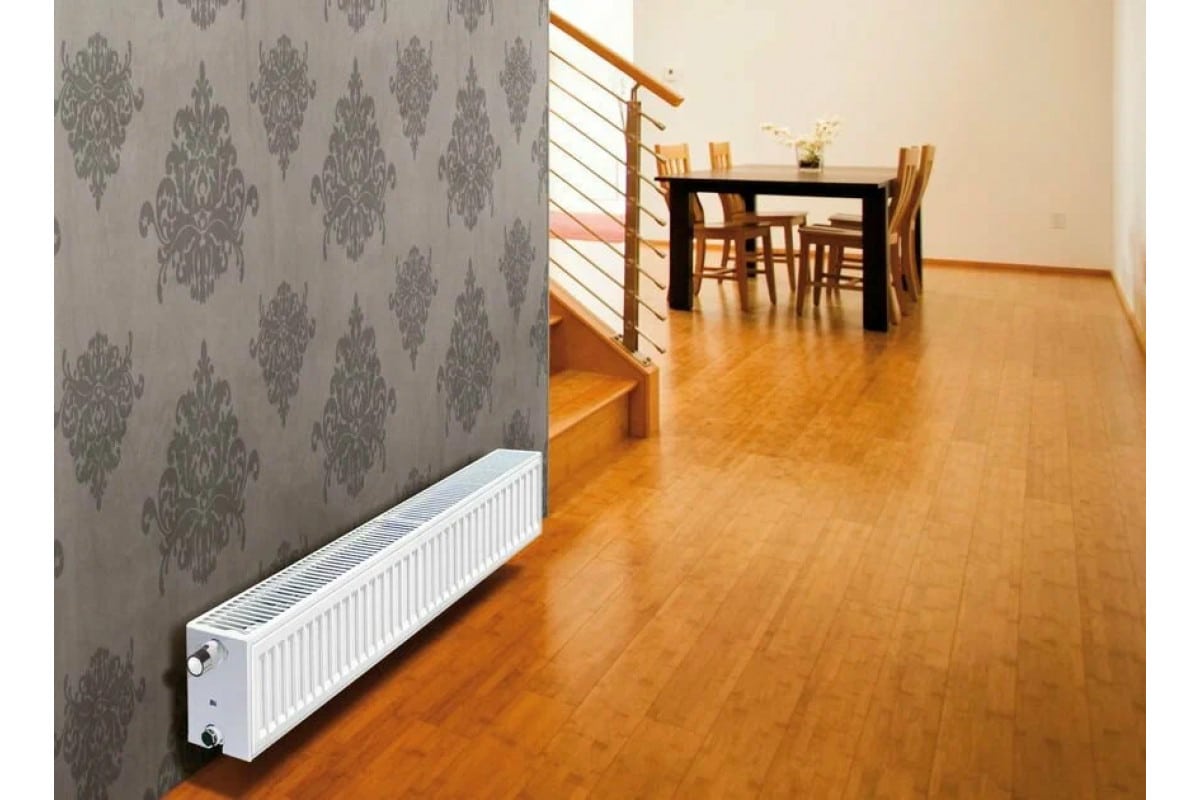 Sie reinigt die Heizkörper mit einem Föhn: Das Haus ist wärmer geworden und die Heizkosten sind gesunken.