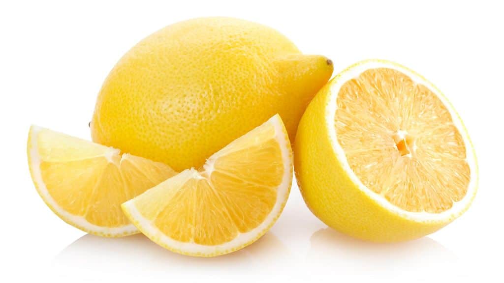 Legen Sie eine Zitronenscheibe in den ausgeschalteten Backofen: Wozu dient das und wann sollte man es tun?