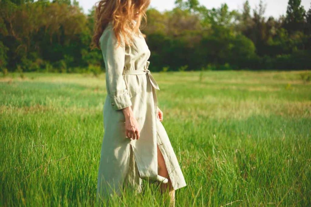 Was bedeutet es laut Psychologen, mit gesenktem Blick zu gehen?