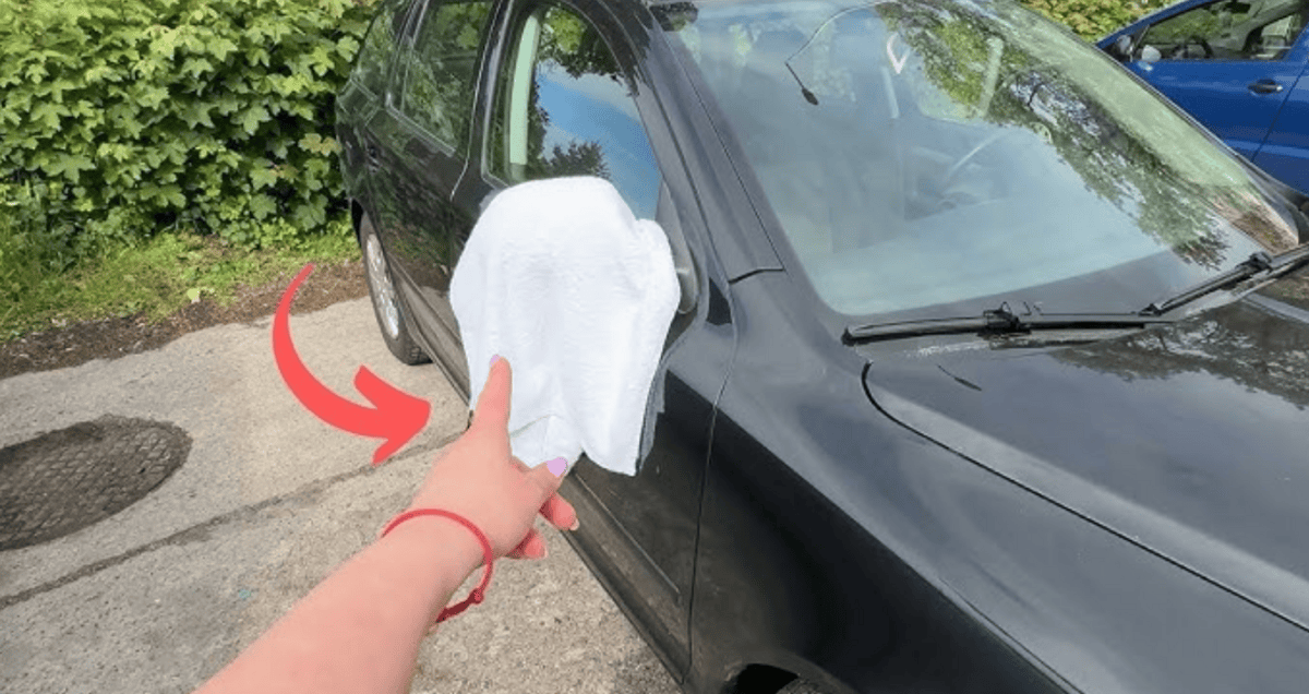 Vernachlässigen Sie nicht das weiße Handtuch am Spiegel. Es verbirgt ein wichtiges Signal für andere Fahrer und Rettungsdienste