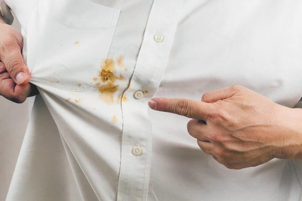 Wie man Ölflecken aus Kleidung entfernt: Omas Geheimnis