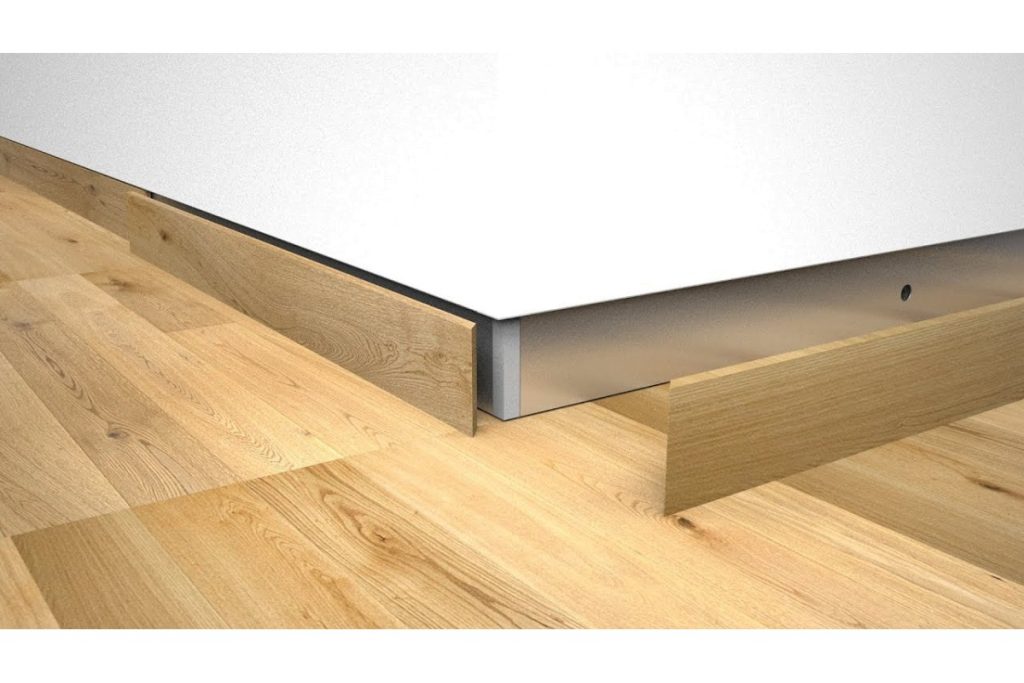 Auf Wiedersehen, Holzsockelleisten: eine neue minimalistische Alternative, die sie 2026 ersetzen soll