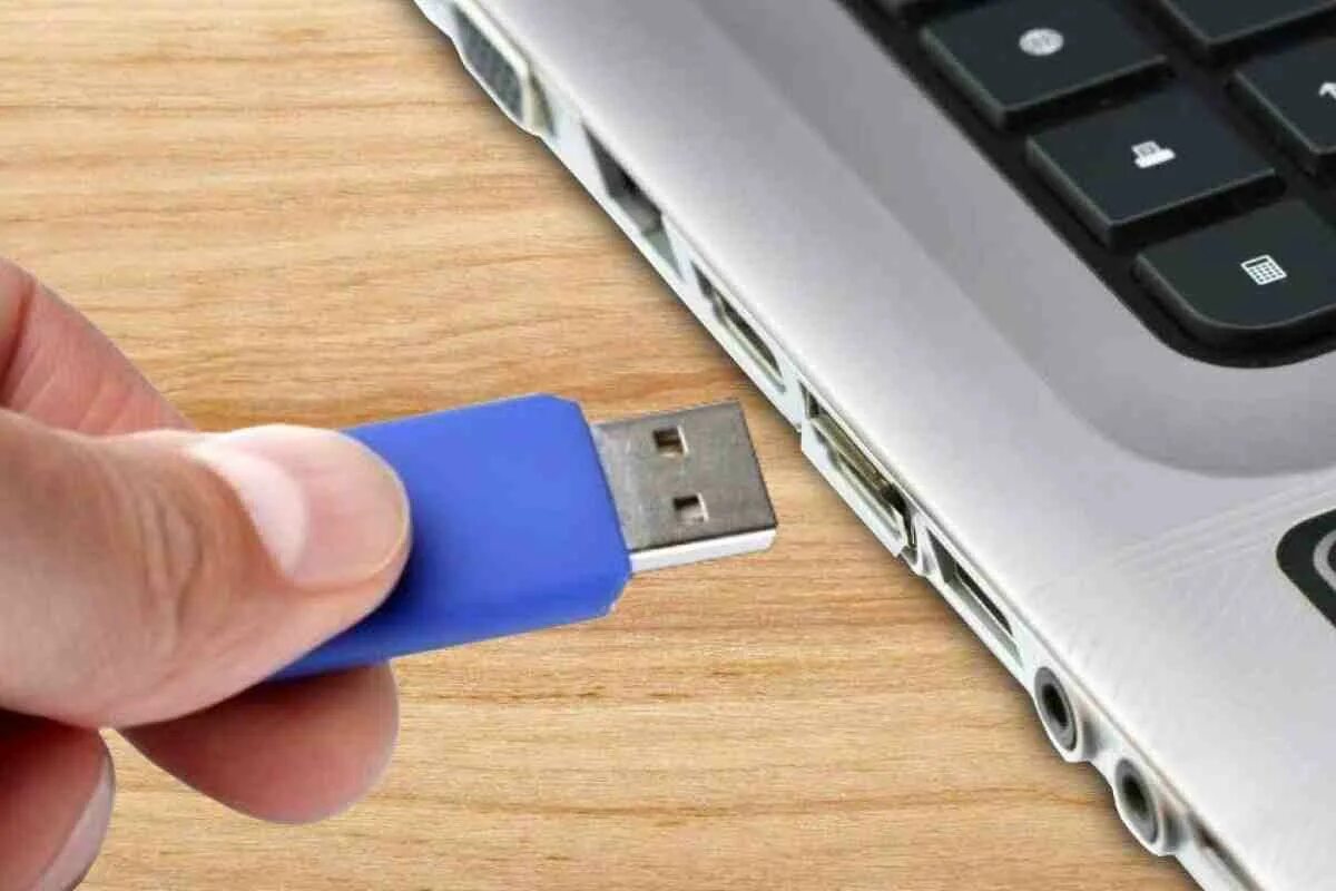 Symbole an USB-Anschlüssen: Wozu dienen sie und warum ist es wichtig, beim Anschließen von Geräten darauf zu achten?