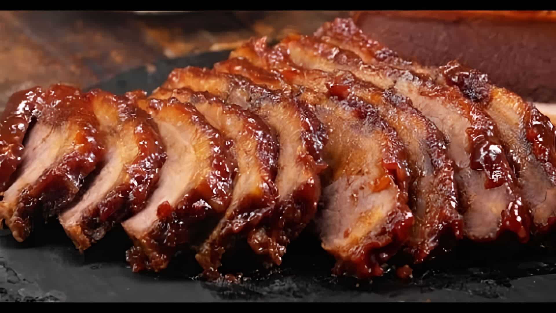 Schweinefleisch in Honigglasur mit Knoblauchsauce: das perfekte Weihnachtsessen