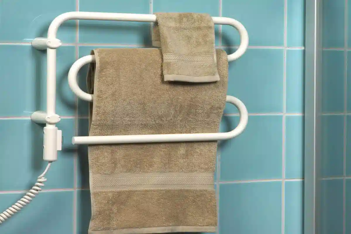 Das Ende der Wandhandtuchhalter: Fußbodenheizungen, die Badezimmerdesigner im Jahr 2026 begeistern werden