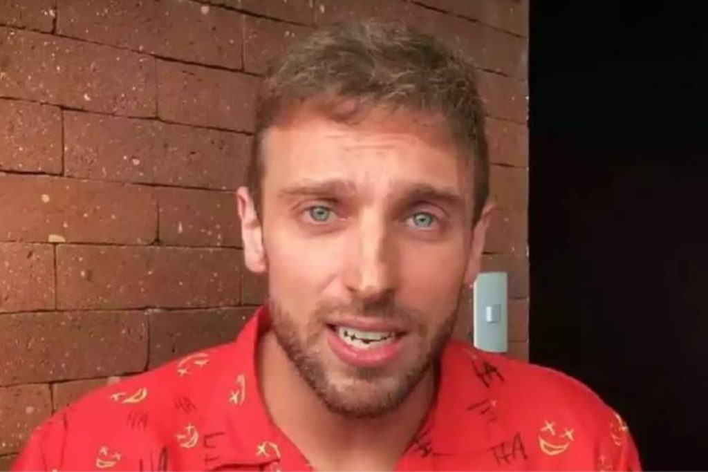 Justiça Federal absolve Léo Lins e anula pena de 8 anos por piadas em show. MPF ainda pode recorrer da decisão colegiada.