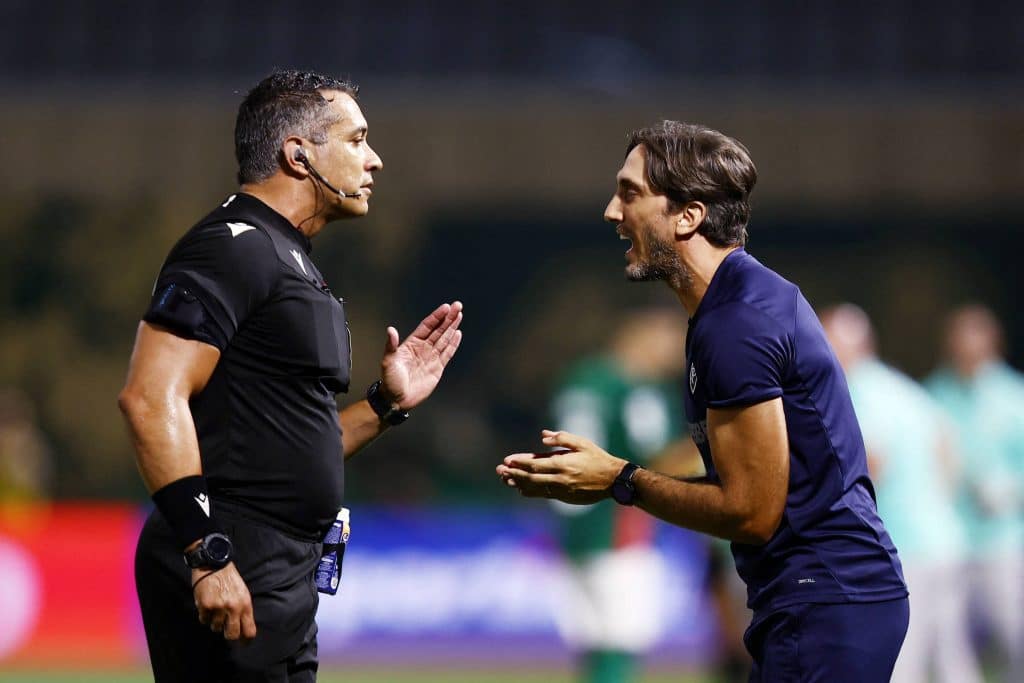 CBF verwarnt Schiedsrichter wegen Fehler beim Abwurf des Palmeiras-Balls – 26.02.2026 – Sport