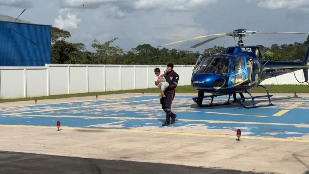 Hubschrauber rettet von Surucucu gebissenes Kind in abgelegener Gegend im Landesinneren von Acre; Hör zu
