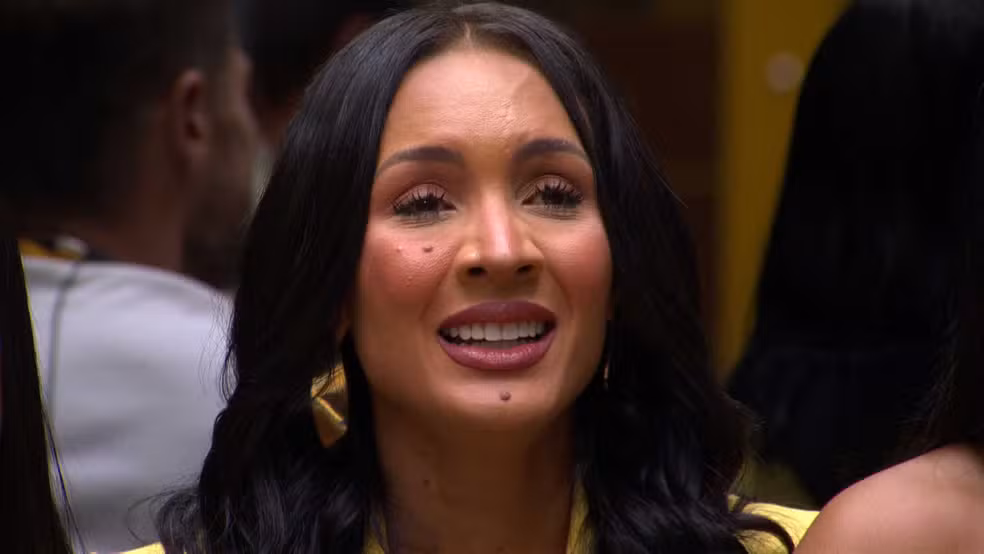 Maxiane, eliminada do BBB 26, entrou no reality após vencer a Casa de Vidro Nordeste e teve uma passagem marcada por bom desempenho em provas e decisões estratégicas que dividiram o público.