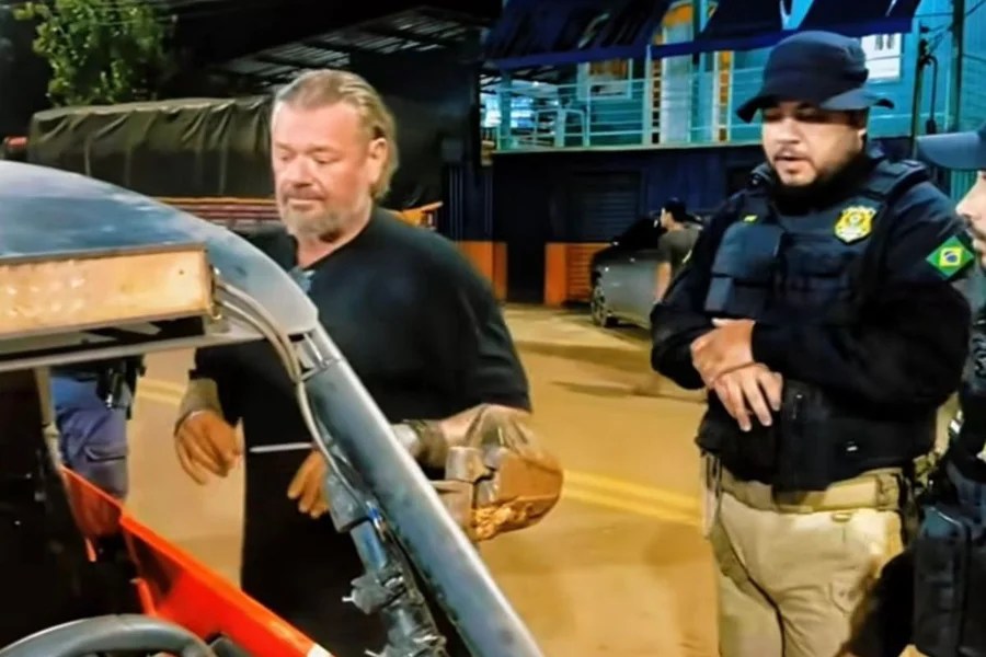Richard Rasmussens Fahrzeug wird von PRF in Transamazônica beschlagnahmt