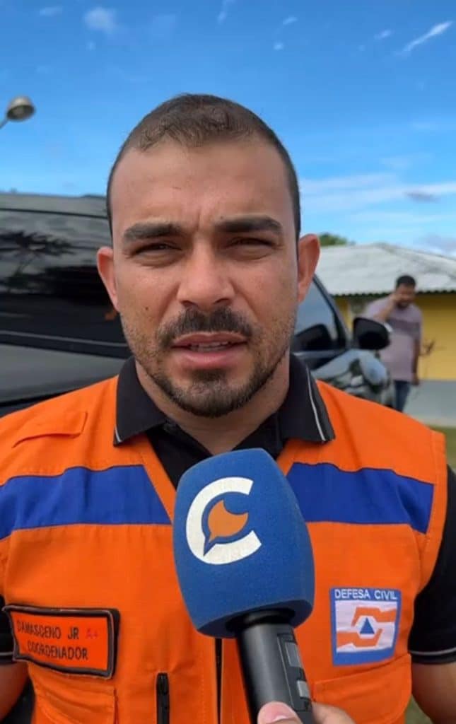 Rio Juruá atinge 13,17m, supera cota e invade áreas urbanas em Cruzeiro do Sul. Defesa Civil monitora situação e não há desabrigados até o momento já na cidade.