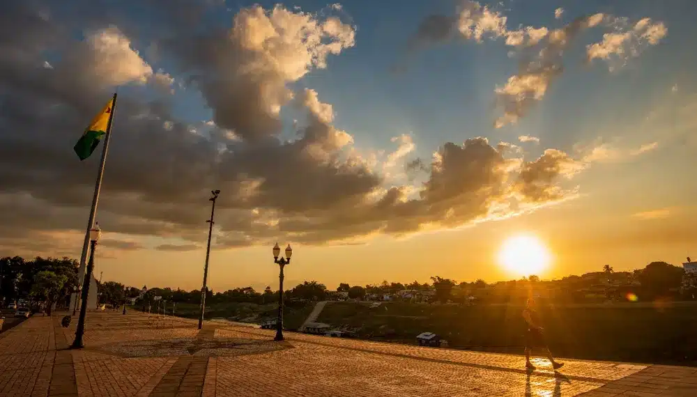Previsão é de predomínio de sol entre nuvens, calor intenso e possibilidade de pancadas rápidas e isoladas de chuva/Foto: Juan Diaz