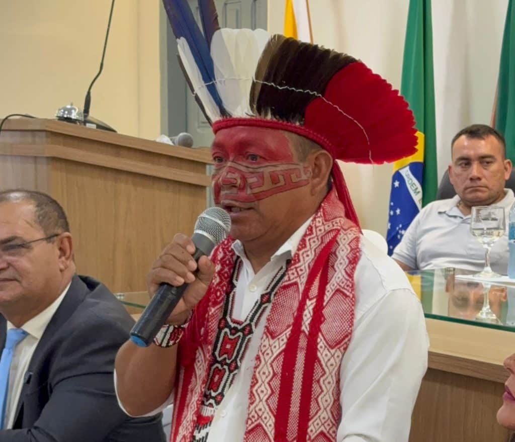Segundo João Domingos, durante o período de verão, quando o nível dos rios baixa devido à seca, o deslocamento se torna ainda mais difícil