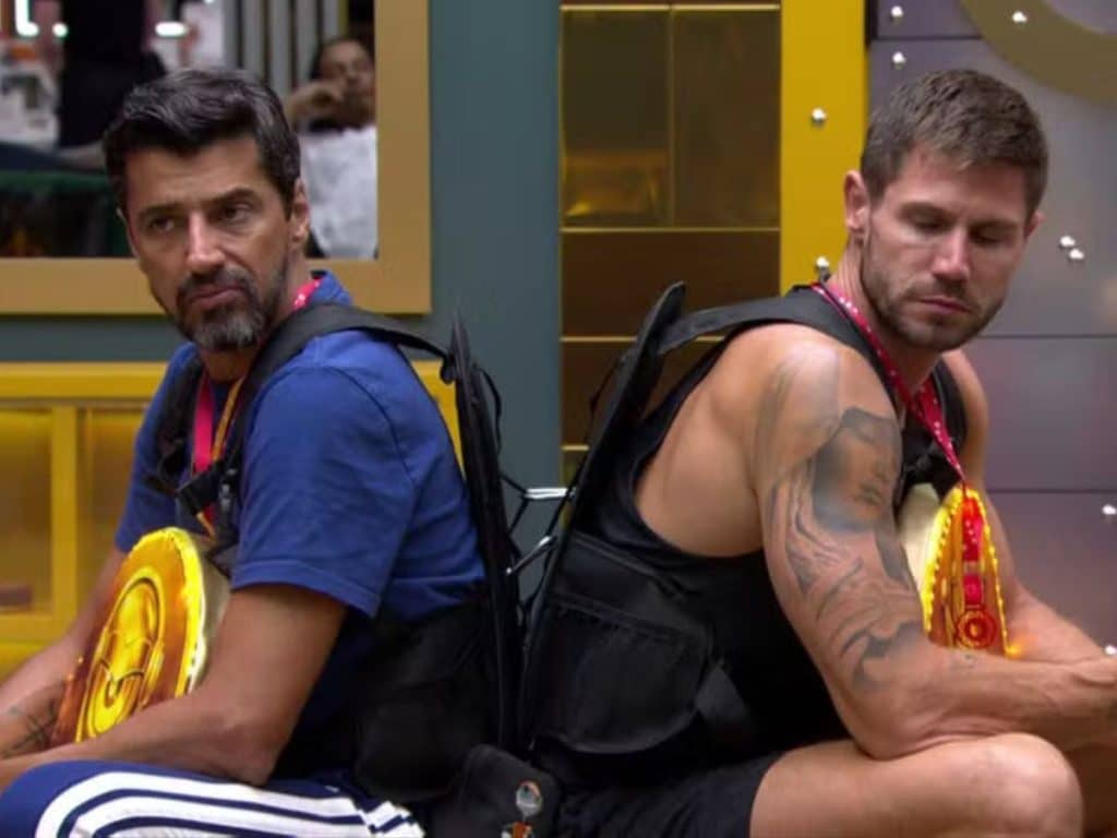 O jogo do BBB 26 ganhou contornos de estratégia corporativa. Informações de bastidores revelam que a trajetória ascendente de Alberto Cowboy e Jonas no reality não é apenas fruto de desempenho.