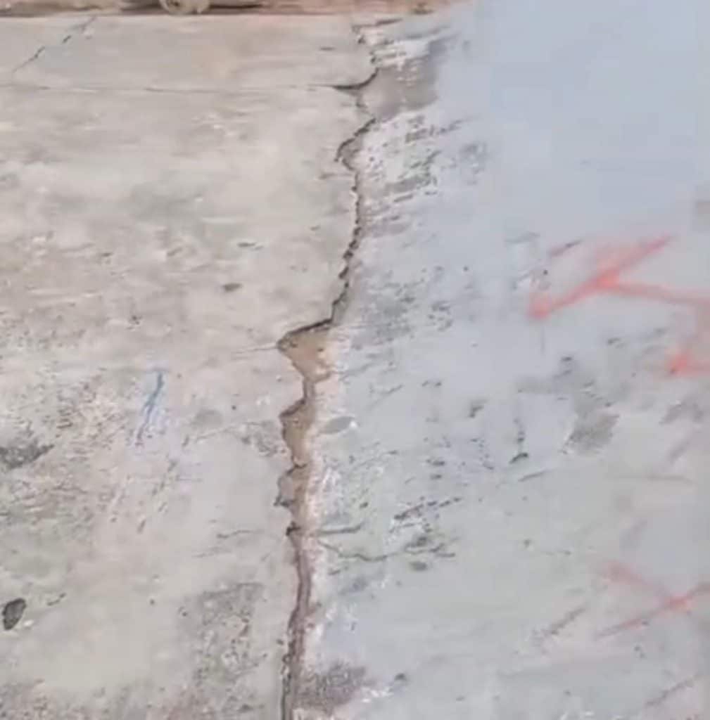 Adolescente fratura a perna em pista de skate e praticantes cobram manutenção em Sena Madureira