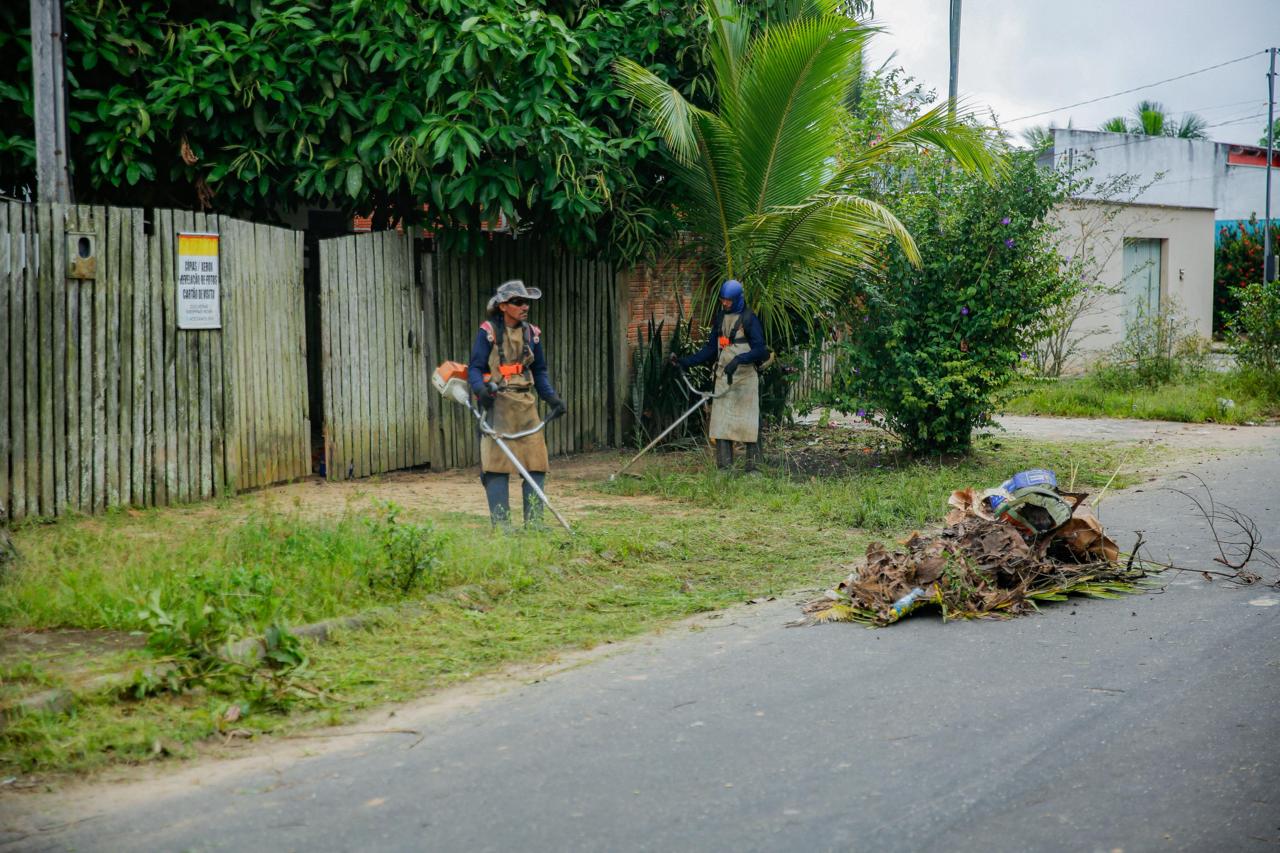 Cruzeiro do Sul reinigt, füllt Schlaglöcher und baut Haltestellen bei Miritizal 2