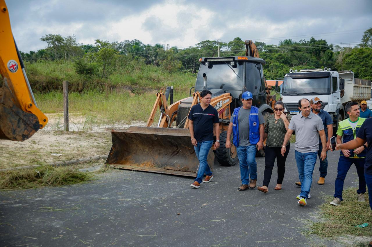 Cruzeiro do Sul reinigt, füllt Schlaglöcher und baut Haltestellen bei Miritizal 2