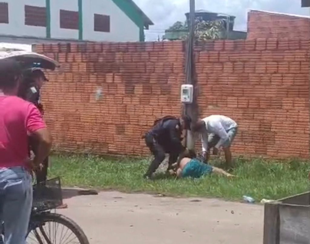 Homem é preso após ameaçar vizinha e resistir à abordagem policial em Sena Madureira