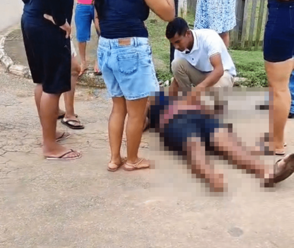 Motociclista fica ferido após colisão em cruzamento