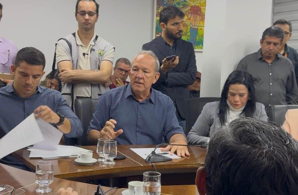 O encontro tratava da situação do hospital local e as recentes manifestações da comunidade