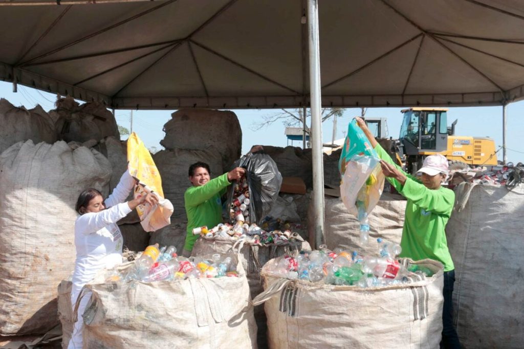 Governo do Acre inicia descarte de bens públicos para reciclagem