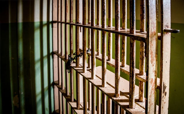 A Câmara Criminal do TJAC mantém prisão de homem acusado de estuprar enteada; decisão unânime foi publicada no Diário da Justiça.