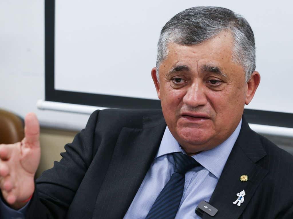 Regierungschef im Plenum: Die Senkung der Zinsen ist ein kleiner Fortschritt, aber unzureichend