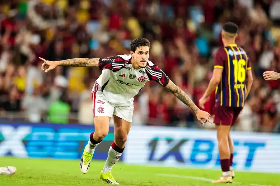 Pedro faz quatro e Flamengo atropela Madureira na semifinal do Carioca
