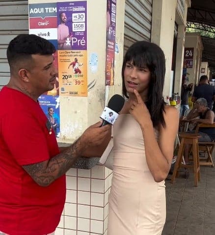 Entrevista descontraída gravada no centro de Rio Branco repercute e diverte internautas nas redes sociais.