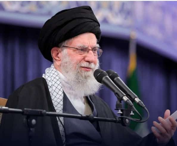 Irã anuncia morte de familiares de líder supremo