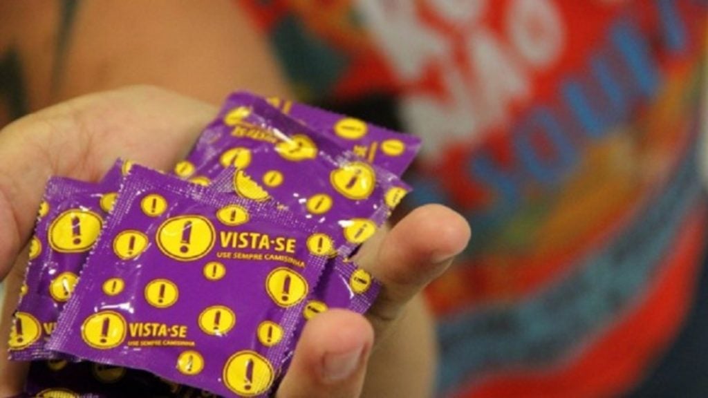 O uso de preservativos é uma das formas de prevenção a ISTs