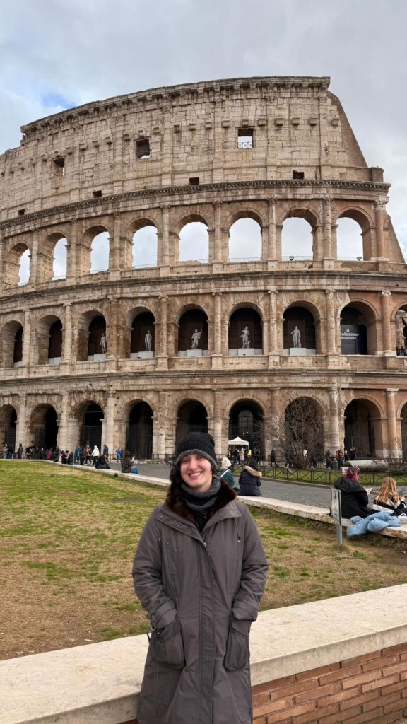 Vitória desenvolve parte da sua tese na cidade de Ancona, na Itália