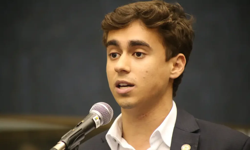 Eduardo Bolsonaro und Nikolas Ferreira tauschen online Widerhaken aus