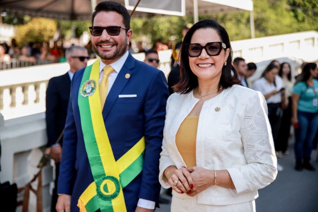 Gladson deixa o governo e Mailza assume