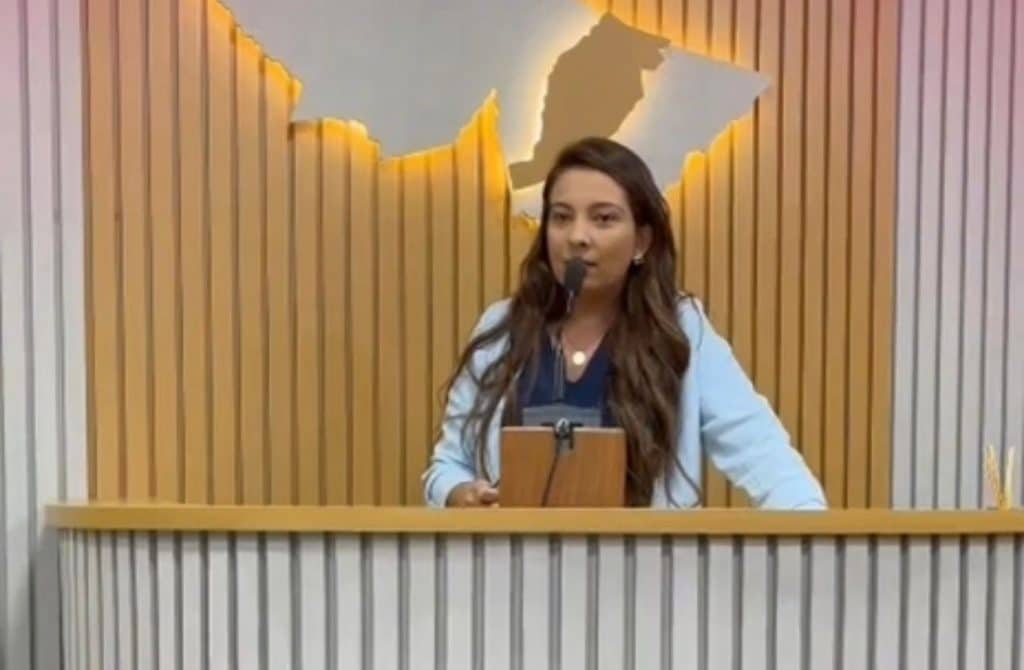 Vereadora cobra postura do prefeito e afirma que críticas fazem parte da gestão