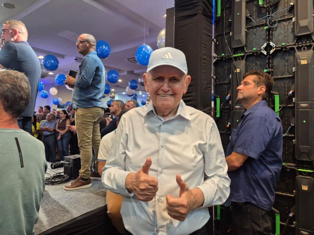 Orgulho: Pai de Alysson Bestene se emociona ao ver filho prestes a assumir a prefeitura*