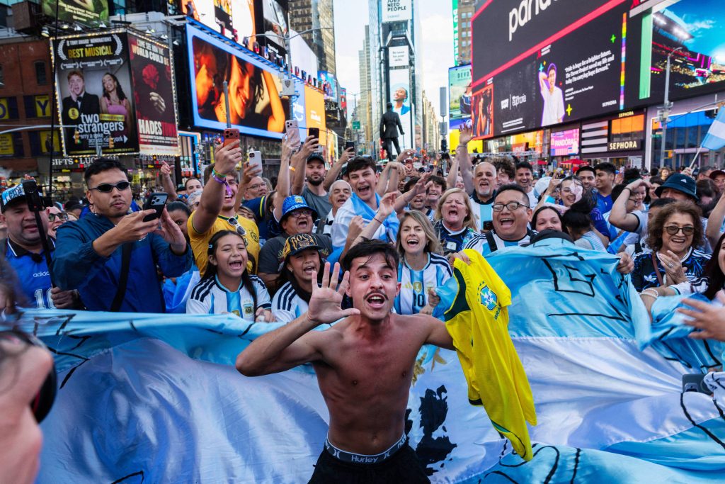 Weltmeisterschaft: Wie der Times Square zum „Fußball-Thermometer“ wurde – 18.06.2026 – Sport