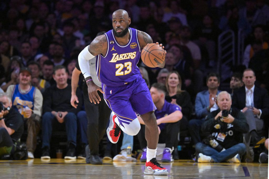 Sehen Sie sich die neuesten Änderungen im Basketball und Fußball an – 25.07.2026 – Sport