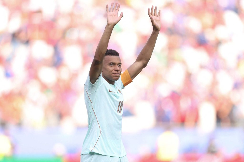 Mit Schmerzen ausgewechselt, beruhigt Mbappé die französischen Fans – 07.09.2026 – Sport