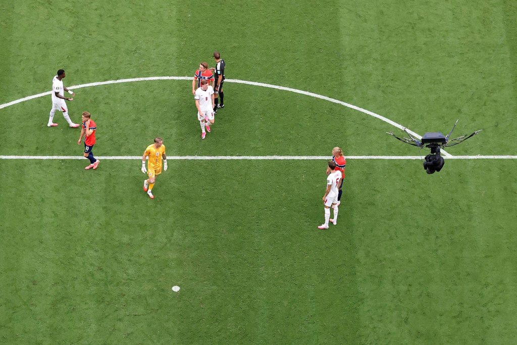 WM-Kontroverse: Ball trifft Kamerakabel im Stadion – 11.07.2026 – Sport