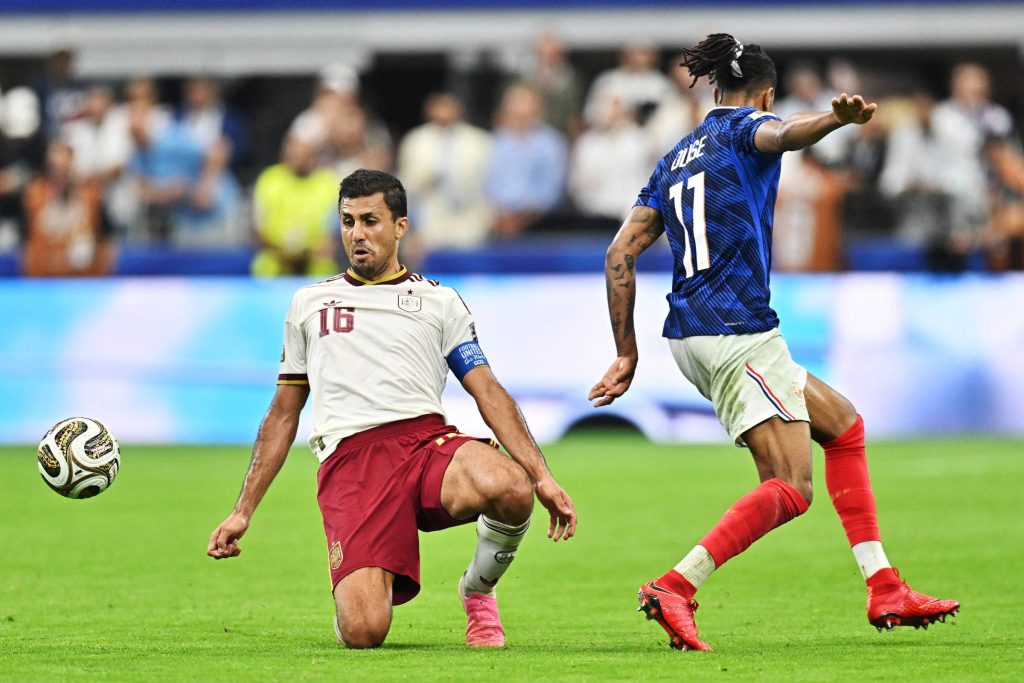 Spaniens Mittelfeldspieler neutralisiert Olise und schluckt Frankreich bei der Weltmeisterschaft – 14.07.2026 – Sport