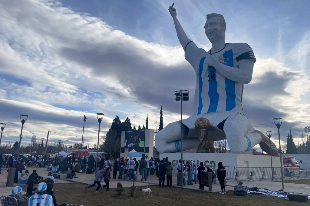Weltmeisterschaft: Argentinier feiern Finale mit Messi-Statue – 15.07.2026 – Sport