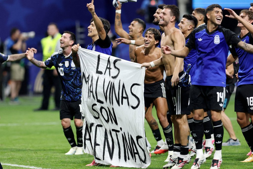 Protest für Malvinas bei der Weltmeisterschaft löst im Vereinigten Königreich Reaktionen aus – 16.07.2026 – Sport